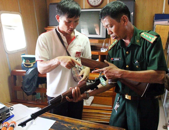 Tạm giữ nhóm mua bán, vận chuyển vũ khí trái phép vào Việt Nam