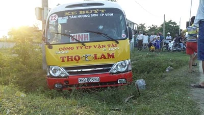 Hà Tĩnh: Hành khách hoảng loạn vì một người đàn ông tự ý nổ máy lái xe buýt