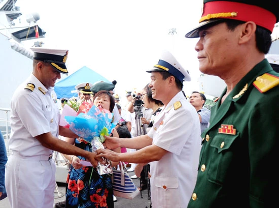 Tàu chiến tàng hình đa nhiệm của Ấn Độ cập cảng Tiên Sa (Đà Nẵng)