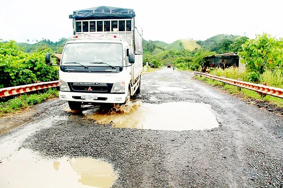 Đắk Nông: Tan nát tỉnh lộ 4