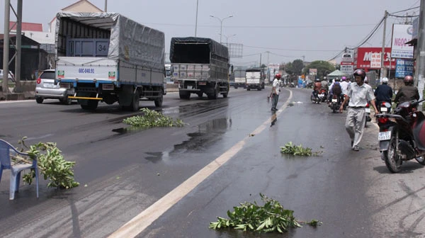 Đồng Nai: Dân ngã chổng vó vì dầu tràn