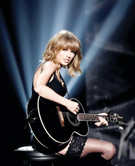 Taylor Swift dẫn đầu đề cử American Music Award 2015