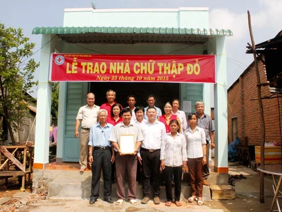 Vedan Việt Nam trao tặng “nhà chữ thập đỏ” cho các hộ nghèo huyện Định Quán, tỉnh Đồng Nai