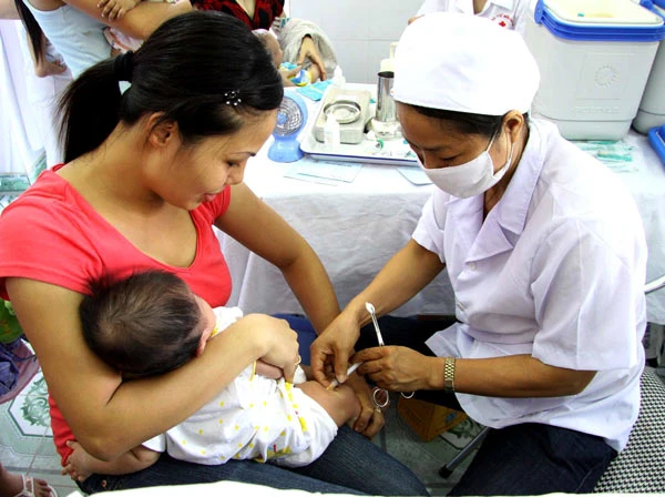 Phản ứng tiêm vaccine Quinvaxem ở Việt Nam thấp hơn khuyến cáo WHO