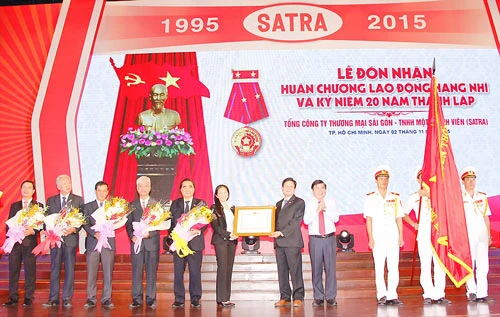 Satra đón nhận Huân chương Lao động hạng nhì