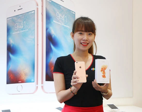 Gần 3.000 đơn hàng đặt mua iPhone 6s được giao vào ngày đầu tiên tại FPT Shop