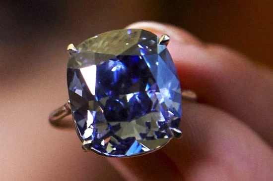 Kim cương xanh giá kỷ lục thế giới 48,4 triệu USD