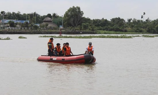 Một người đàn ông nhảy sông Sài Gòn tự vẫn