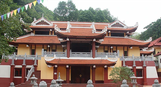 Công trình không phép tại chùa Hương: Phớt lờ Luật Di sản văn hóa