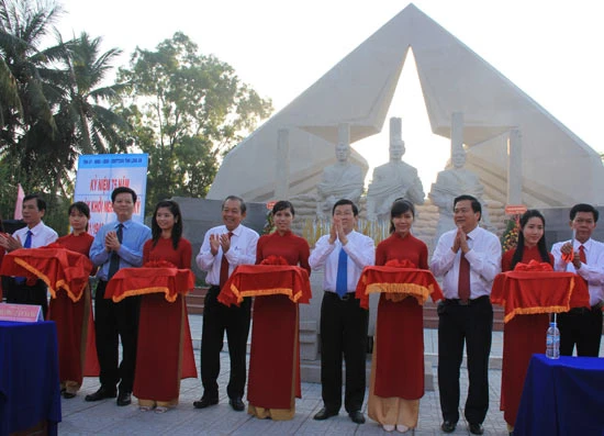 Chủ tịch nước Trương Tấn Sang dự Lễ kỷ niệm 75 năm Ngày Khởi nghĩa Nam kỳ