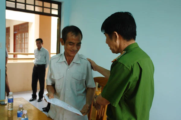 Ông Huỳnh Văn Nén được trả tự do sau 17 năm bị tù oan