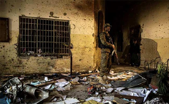 Pakistan xử tử 4 tay súng Taliban thảm sát học sinh