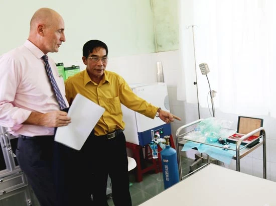 Quảng Nam - Quảng Ngãi: Tiếp nhận thiết bị cấp cứu nhi khoa từ ExxonMobil