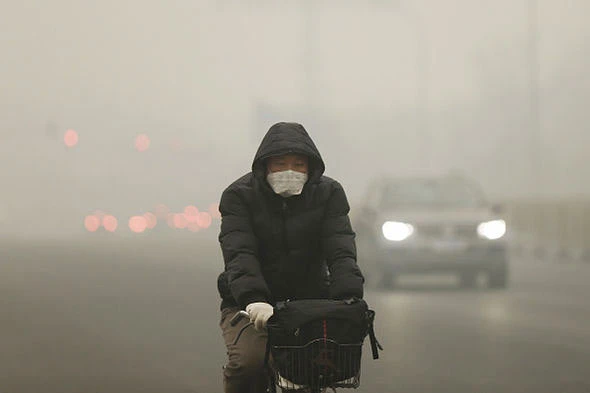 Bắc Kinh lần đầu tiên báo động đỏ về ô nhiễm
