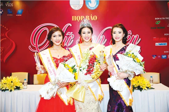 Đặng Mỹ Huyền đăng quang “Nữ sinh viên Việt Nam duyên dáng 2015”