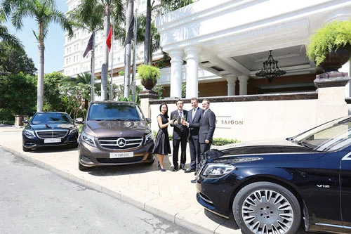 Mercedes-Benz Việt Nam bàn giao đội xe đẳng cấp đến khách sạn 5 sao Park Hyatt Saigon