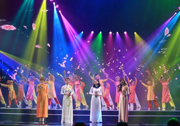 Gần 40 ca sĩ hàng đầu làng nhạc Việt hội tụ trong Đại nhạc hội Chào 2016