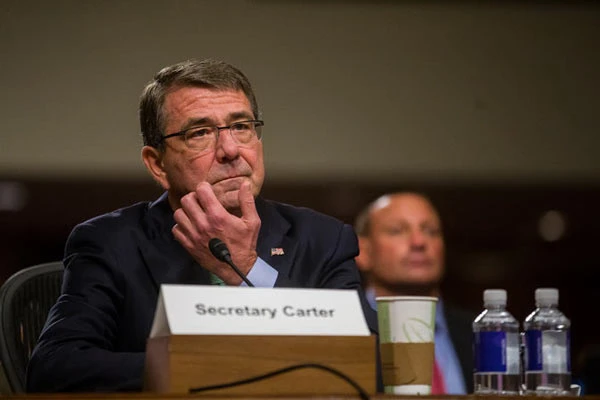 Lầu Năm Góc thừa nhận Bộ trưởng Ashton Carter dùng email cá nhân cho công việc