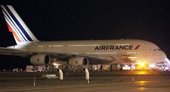 Máy bay Air France hạ cánh khẩn cấp ở Kenya vì sợ "bom"