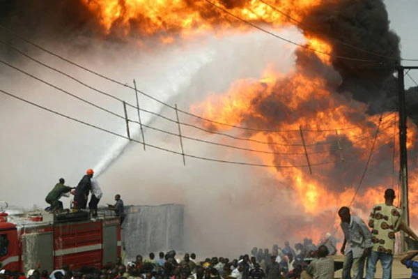 Nổ nhà máy khí đốt ở Nigeria, hơn 100 người chết