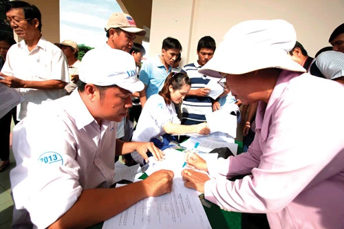 Vinamilk tổ chức tái ký hợp đồng trực tiếp với hàng ngàn hộ nông dân chăn nuôi bò sữa trên cả nước