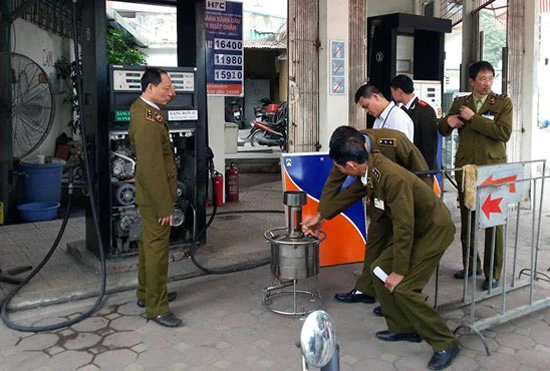 Hà Nội: Bắt thêm 4 đối tượng trong đường dây gian lận xăng dầu