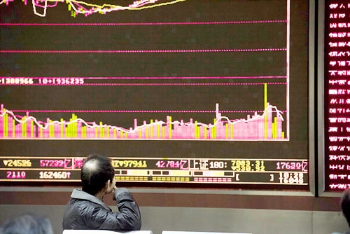 Chứng khoán Trung Quốc lại đóng cửa sớm: Thị trường náo loạn, nhà đầu tư lo lắng