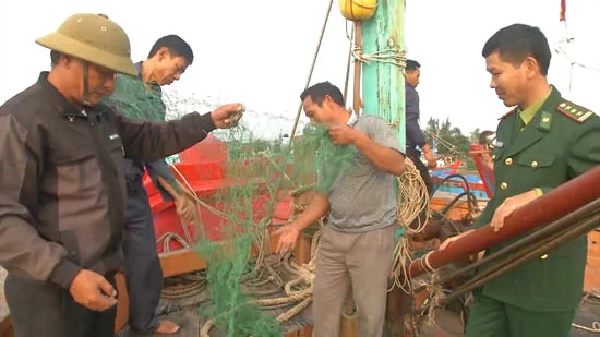 Tàu nước ngoài phá ngư cụ của ngư dân Quảng Trị