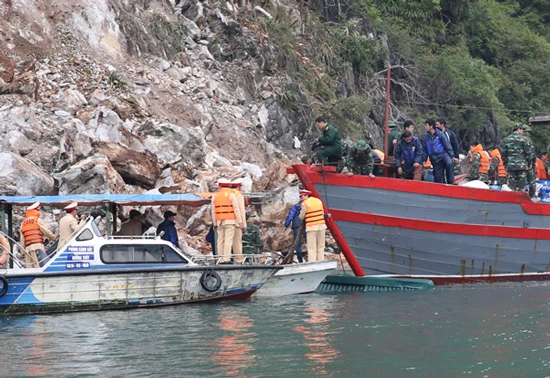 Quảng Ninh: Lở núi làm 3 người thiệt mạng