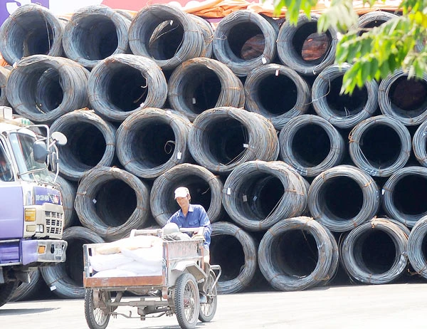 Thép nhập khẩu tung hoành