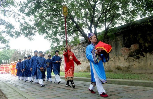 Dựng nêu trong Đại nội Huế