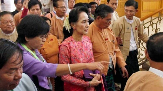 Myanmar: Cảnh sát tăng cường bảo vệ bà Aung San Suu Kyi