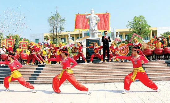 Khánh thành tượng Hoàng đế Quang Trung tại TPHCM