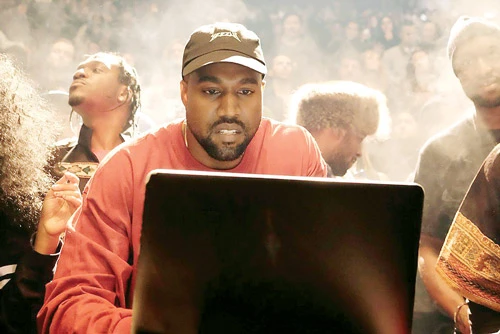 Album mới của Kanye West bị “ăn cắp” kỷ lục