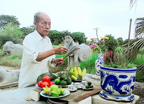 Người giữ ấm lăng đá cổ