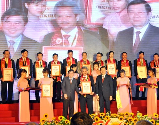Tôn vinh 20 năm chương trình hàng Việt Nam chất lượng cao