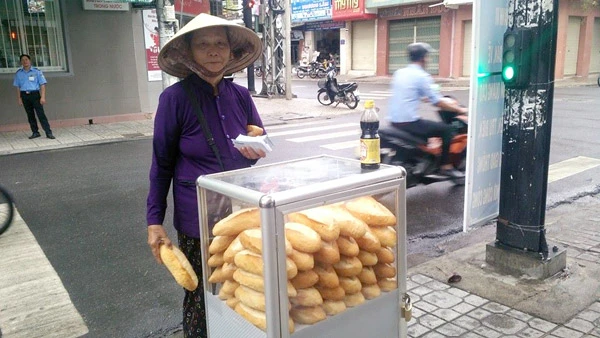 Bánh mì từ thiện ở phố biển Nha Trang