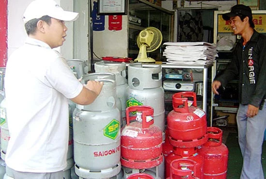 Giá gas tăng 1.500 đồng/ bình 12kg