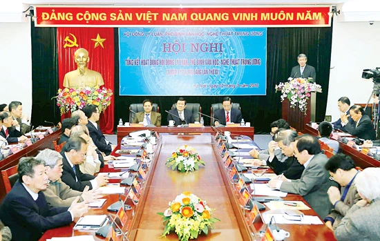 Đẩy mạnh hoạt động phê bình văn học, nghệ thuật