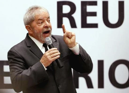 Cựu Tổng thống Brazil Lula da Silva bị bắt vì liên quan hối lộ