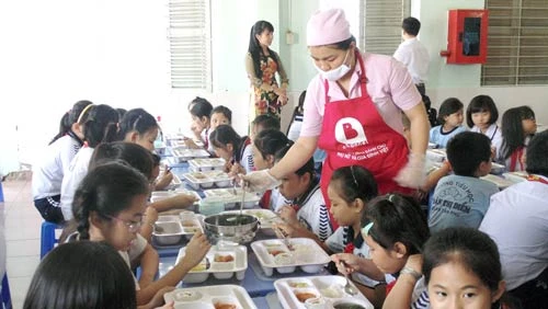 Bán trú vệ tinh: Mô hình cần được quản lý