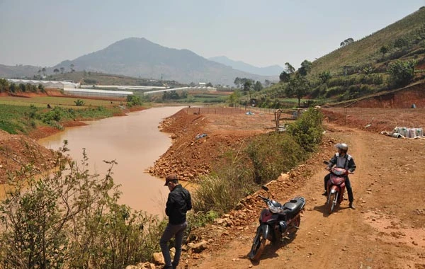 Hồ cấp nước sinh hoạt cho thành phố Đà Lạt bị xâm hại nghiêm trọng