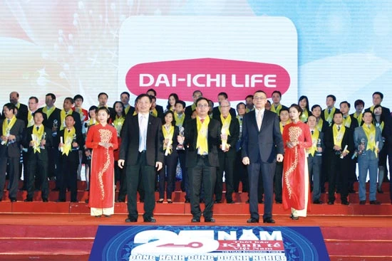 Dai-ichi Life Việt Nam vinh dự nhận giải thưởng Rồng Vàng 8 năm liên tiếp với danh hiệu “Công ty bảo hiểm nhân thọ tốt nhất”