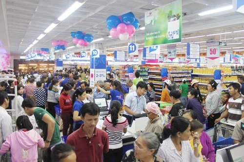 Hàng nghìn sản phẩm giảm giá 50% hoặc mua 1 tặng 1 tại siêu thị dịp lễ