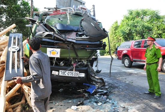 Hai vụ TNGT nghiêm trọng, 16 người thương vong