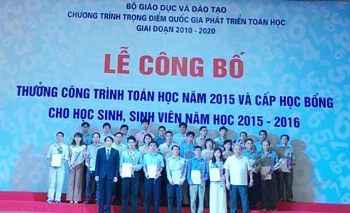 9,6 tỷ đồng thưởng công trình Toán học và cấp học bổng cho SV-HS chuyên Toán