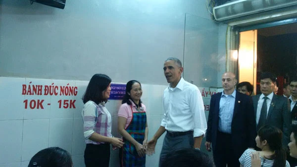 Tổng thống Obama thưởng thức bún chả Hà Nội