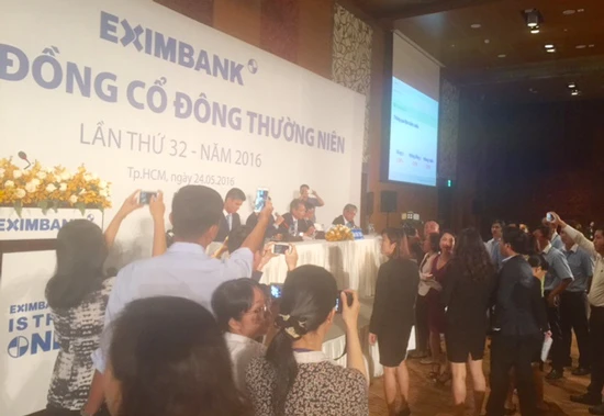 Bát nháo Đại hội cổ đông Eximbank