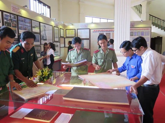 Bình Phước: Triển lãm tư liệu khẳng định “Hoàng Sa, Trường Sa của Việt Nam”