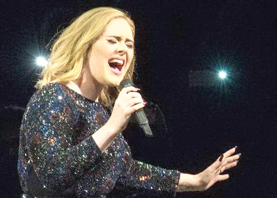 Thực hư bản hợp đồng 130 triệu USD của Adele